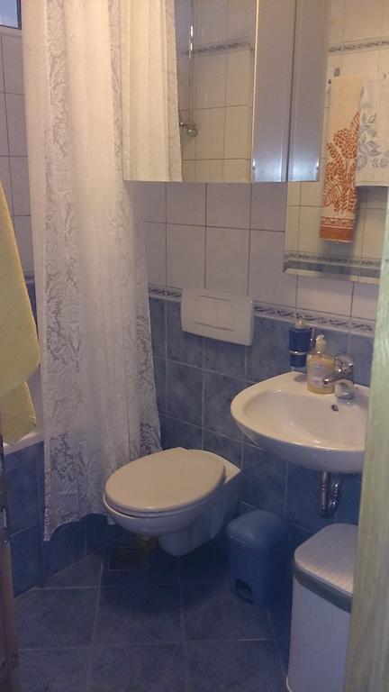 Apartment Near The Beach Split Room photo