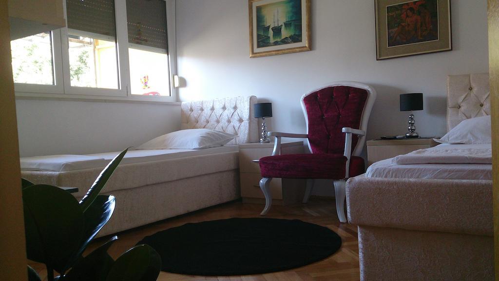 Apartment Near The Beach Split Room photo