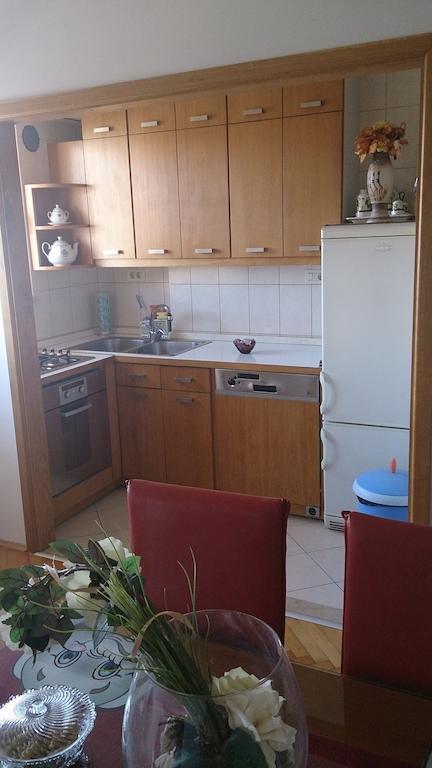 Apartment Near The Beach Split Room photo